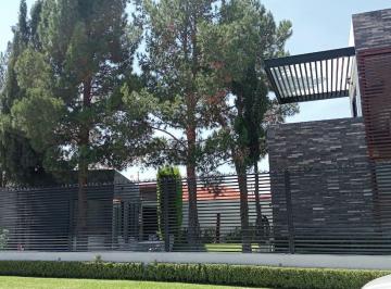 Casa en condominio de 5 habitaciones, San Luis Potosí · Venta de Casa y Terreno con Alberca en Alquerias de Pozos