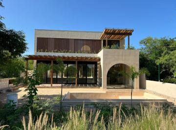 Casa · 551m² · 4 Recámaras · 4 Estacionamientos · Casa de Revista y Autor en Residencial Provincia, Espectacular Vista Al Campo de Golf