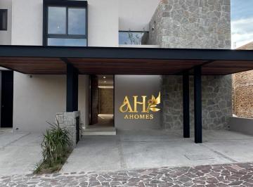 Casa · 340m² · 5 Recámaras · Casa - Altozano El Nuevo Queretaro