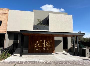 Casa · 264m² · 5 Recámaras · 3 Estacionamientos · Casa - Altozano El Nuevo Queretaro
