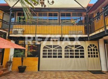 Casa · 311m² · 4 Recámaras · 3 Estacionamientos · Casa en Venta - (4)