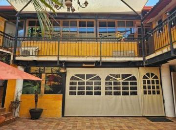 Casa · 311m² · 4 Recámaras · 3 Estacionamientos · Casa en Venta - (4)