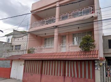 Casa · 366m² · 7 Recámaras · 3 Estacionamientos · Casa con Tres Departamentos en Prado Vallejo