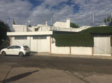 Casa · 719m² · 4 Recámaras · 2 Estacionamientos · Casa en Venta en Jardines de Irapuato