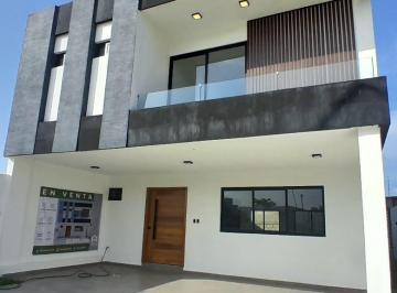 Casa · 208m² · 3 Recámaras · 2 Estacionamientos · Casa en Venta - Lomas del Dorado