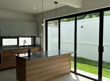 Casa · 210m² · 3 Recámaras · 2 Estacionamientos · Casa en Lomas del Dorado