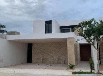 Fachada Principal · Casa en Venta en Temozón Norte, Mérida