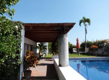 Casa · 420m² · 6 Recámaras · 4 Estacionamientos · Casa en Venta en Fraccionamiento Las Colinas Santa Fe