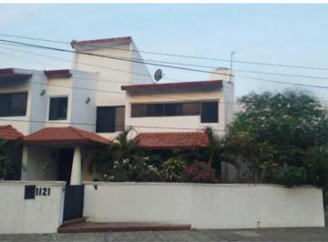 Casa · 487m² · 3 Recámaras · 5 Estacionamientos · Casa en Venta en Fracc. Costa de Oro. Boca del Rio, Ver.