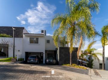Casa de 3 habitaciones, Zapopan · Casa en Venta en Zona Virreyes