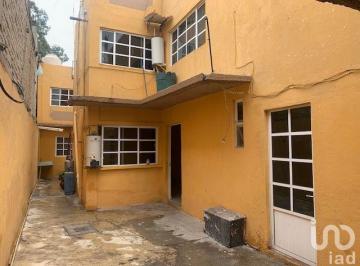 Casa · 221m² · 4 Recámaras · 1 Estacionamiento · Casa Plurifamiliar en Venta en Colonia San Carlos Ecatepec de Morelos