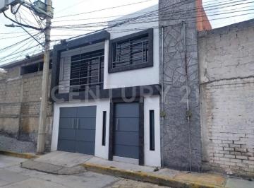 Casa · 166m² · 3 Recámaras · 1 Estacionamiento · Casa en Venta en La Colonia Parques Nacionales, Toluca, Estado de México