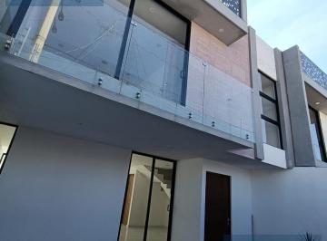 Casa · 168m² · 3 Recámaras · 2 Estacionamientos · Casa en Venta con Tres Recamaras y Terraza en Metepec, Tlaxcala.