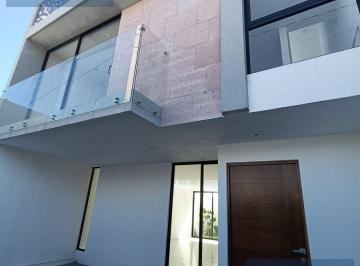 Casa · 168m² · 3 Recámaras · 2 Estacionamientos · Casa en Venta con Tres Recamaras y Terraza en Metepec, Tlaxcala.