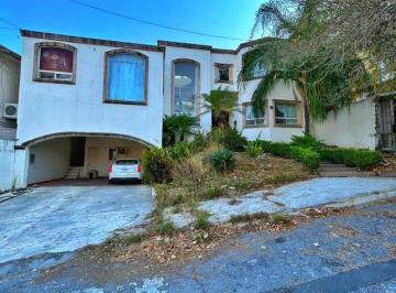 Casa de 4 habitaciones, Guadalupe · Casa en Venta en Contry La Escondida