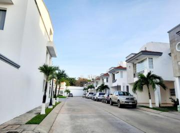 Casa · 220m² · 3 Recámaras · 2 Estacionamientos · Casa - Galaxia/tabasco 2000