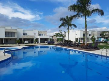 Casa · 180m² · 3 Recámaras · 2 Estacionamientos · Casa en Renta Jardines del Country Alberca Propia