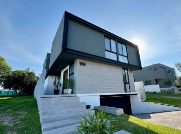 Casa de 4 habitaciones, Zapopan · Casa en Venta Amueblada o Sin Muebles en Arauca