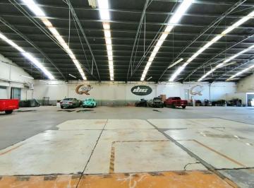 Bodega comercial · 2500m² · 100 Estacionamientos · Bodega o Local Comercial en Renta Céntrica con Dos Frentes en Prol. Corregidora Sur, Querétaro.