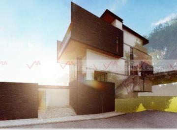 Casa · 609m² · 5 Recámaras · 2 Estacionamientos · Casa en Venta en Monterrey