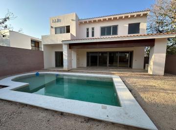 Casa · 426m² · 4 Recámaras · 4 Estacionamientos · Venta de Casa de 4 Recámaras en Privada Parque Central, Cholul Mérida, Yuc. - (4)