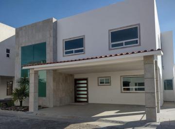 Casa en condominio · 380m² · 4 Recámaras · 2 Estacionamientos · Casa en Venta Metepec Privada 4 Rec P Bicentenario