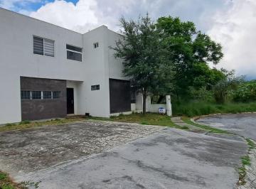 Casa · 302m² · 4 Recámaras · 4 Estacionamientos · Casa en Venta Bosque Residencial