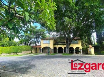 Casa , Atlatlahucan · En Venta o Renta Exclusiva Residencia en Lomas de Cocoyoc