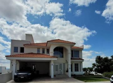 Casa , Querétaro · Casa en Venta en Juriquilla, Querétaro con Alberca