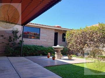 Casa · 285m² · 4 Recámaras · 3 Estacionamientos · Excelente Casa.