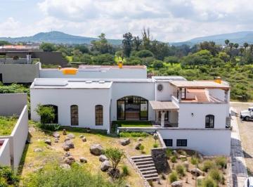 Casa · 467m² · 4 Recámaras · 2 Estacionamientos · Casa con 333 m² Superficie de Terreno y 4 Recámaras en Venta en Malaquin La Mesa