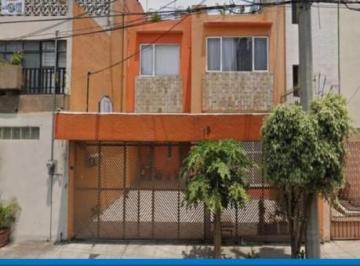 Casa de 3 habitaciones, Venustiano Carranza · ¡Gran Casa Adjudicada! ¡En Remate Bancario, Cesión Ante Notario!