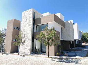 Casa en condominio · 251m² · 4 Recámaras · 2 Estacionamientos · En Venta Casa Nueva Muy Amplia en Fraccionamiento Lomas de Angelopolis III, Puebla