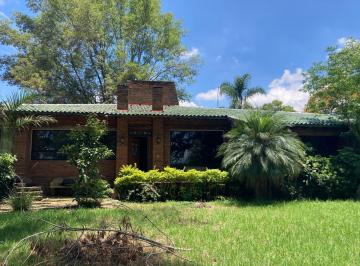 Casa · 506m² · 6 Recámaras · 8 Estacionamientos · Casa Sola en Venta en Fraccionamiento Los Limoneros, Cuernavaca, Morelos