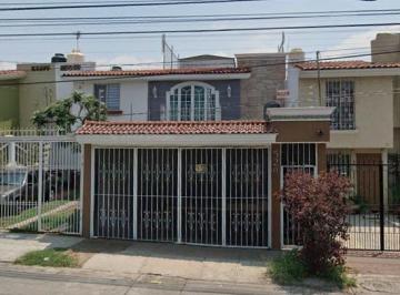 Casa de 3 habitaciones, Guadalajara · Casa en Lomas de Independencia en Remate