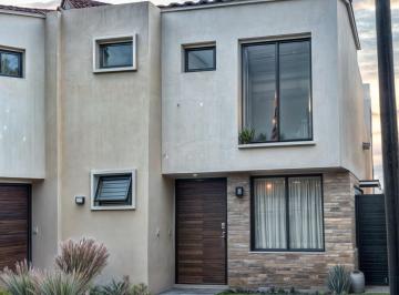 Casa de 2 habitaciones, El Marqués · Preciosa Casa en Venta en Capital Sur, Recámara en Pb, Oportunidad!