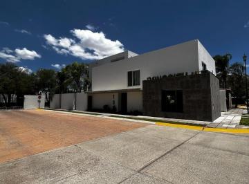 Casa · 330m² · 5 Recámaras · 2 Estacionamientos · Casa en Venta Zona San Telmo en Coto Cerrado