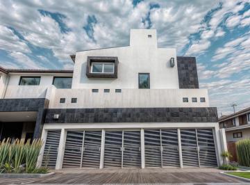 Casa de 3 habitaciones, Querétaro · Hermosa Casa en Exclusiva Privada en El Corazón de Milenio III