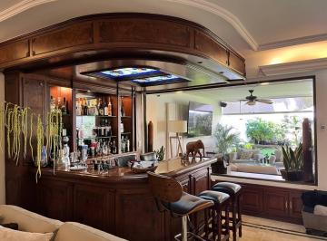Casa de 6 habitaciones, Guadalajara · Casa en Venta en Jardines del Bosque