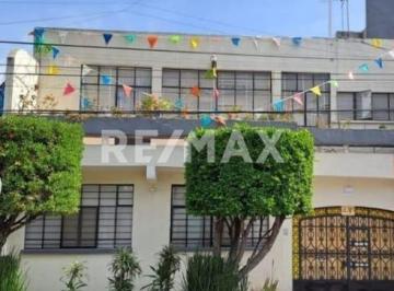 Casa · 420m² · 4 Recámaras · 3 Estacionamientos · Casa en Venta en Clavería - (4)