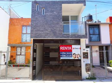 Casa de 3 habitaciones, Cuautlancingo · Casa en Renta Av Arbolillo, Villas de Santiago, Zona Momoxpan, Puebla.