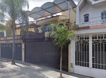 Casa de 4 habitaciones, Guadalajara · Excelente Casa en Lagos de Oriente en Remate