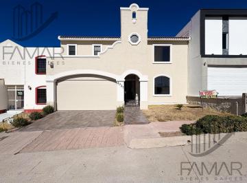 Casa · 356m² · 4 Recámaras · 2 Estacionamientos · Casa en Venta en Cumbres I