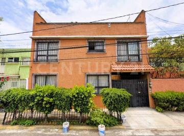 Casa · 395m² · 8 Recámaras · 2 Estacionamientos · Casa en Venta en Campestre Churubusco, Coyoacán, Cdmx