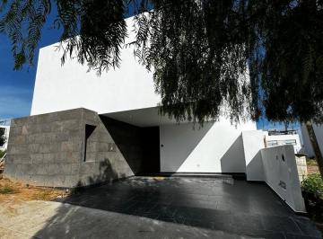 Casa · 171m² · 4 Recámaras · 2 Estacionamientos · Casa en Venta en St. Angelo