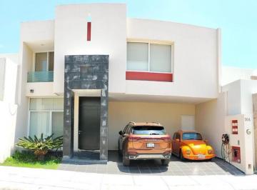 Casa · 174m² · 3 Recámaras · 2 Estacionamientos · Casa en Venta en Santo Domingo