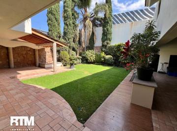Casa · 753m² · 3 Recámaras · 4 Estacionamientos · Se Vende Casa en Col Jardin