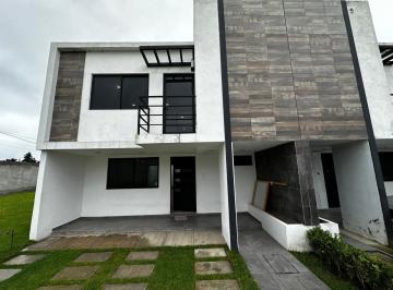 Casa · 160m² · 3 Recámaras · 2 Estacionamientos · Casa en Venta Santa María Rayón