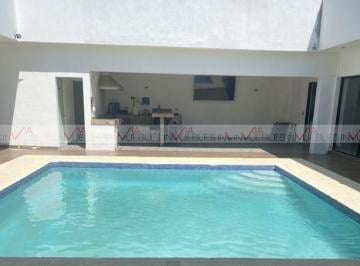 Casa · 493m² · 1 Recámara · 6 Estacionamientos · Casa en Renta en El Uro