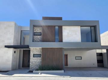 Casa · 350m² · 4 Recámaras · 2 Estacionamientos · Casa en Venta en Residencial La Joya